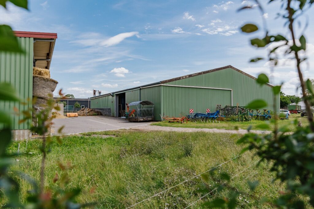 F4486AB7-4A85-4C3B-836C-5881170FC29E